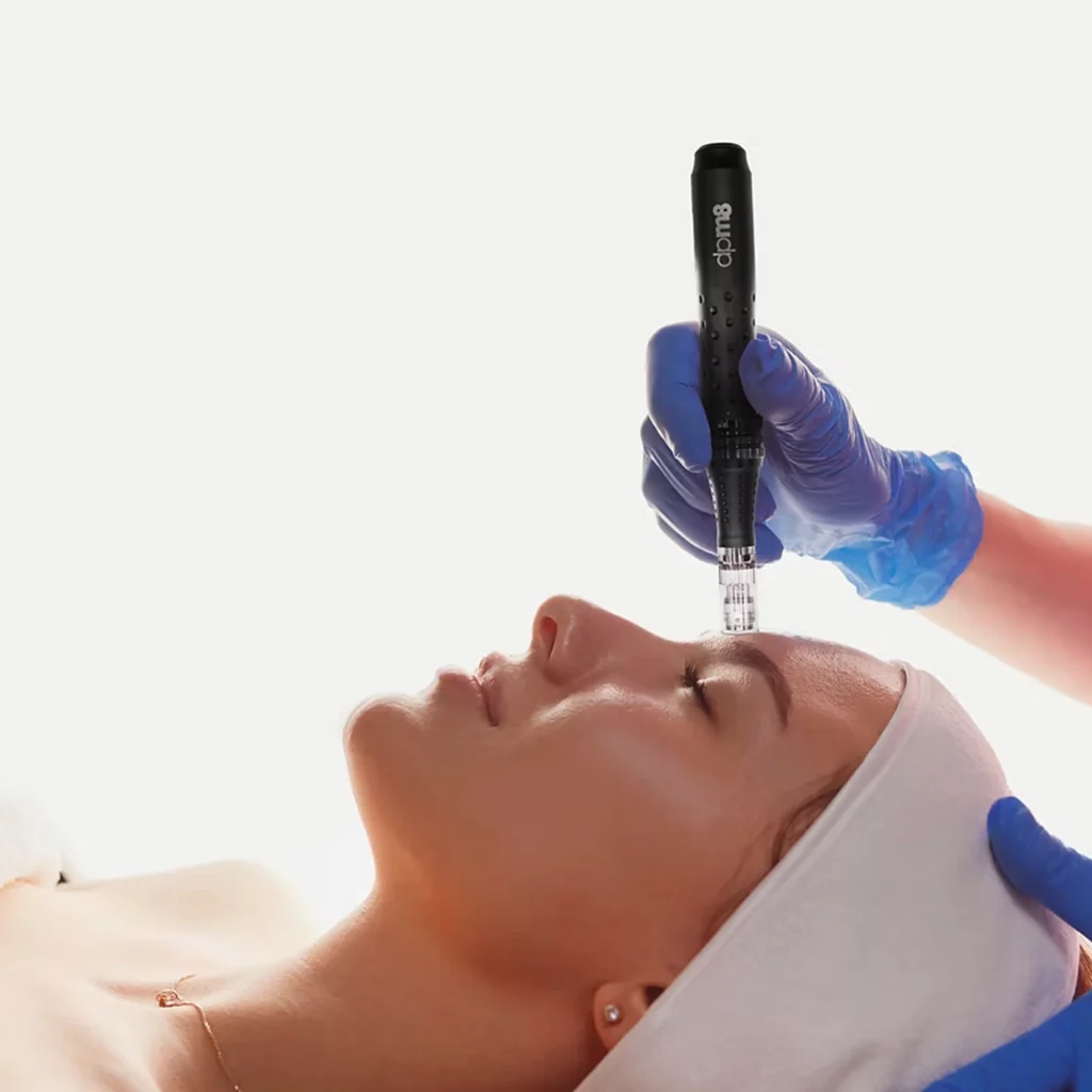 Microneedling Pink Glow për rigjenerimin dhe ndriçimin e lëkurës